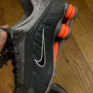 NIKE SHOX ORANGE AND GRAY
